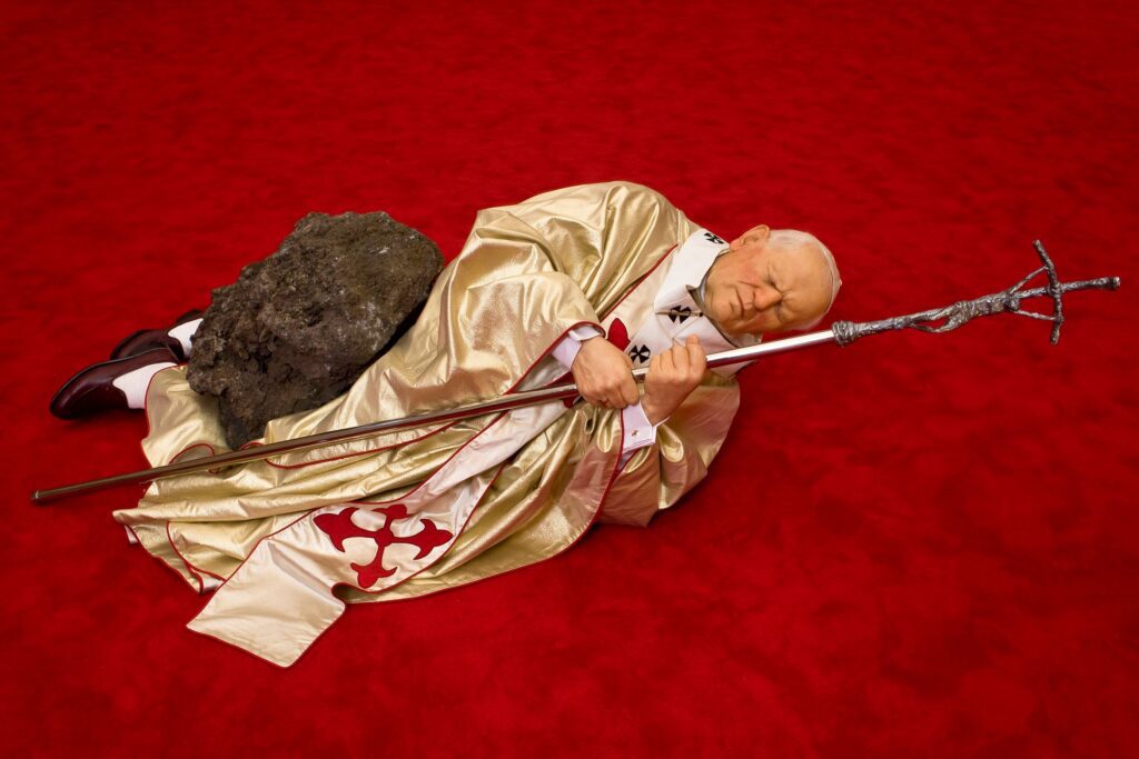 LA FANTASIA HA LE GAMBE LUNGHE - L’arte di Maurizio Cattelan 1