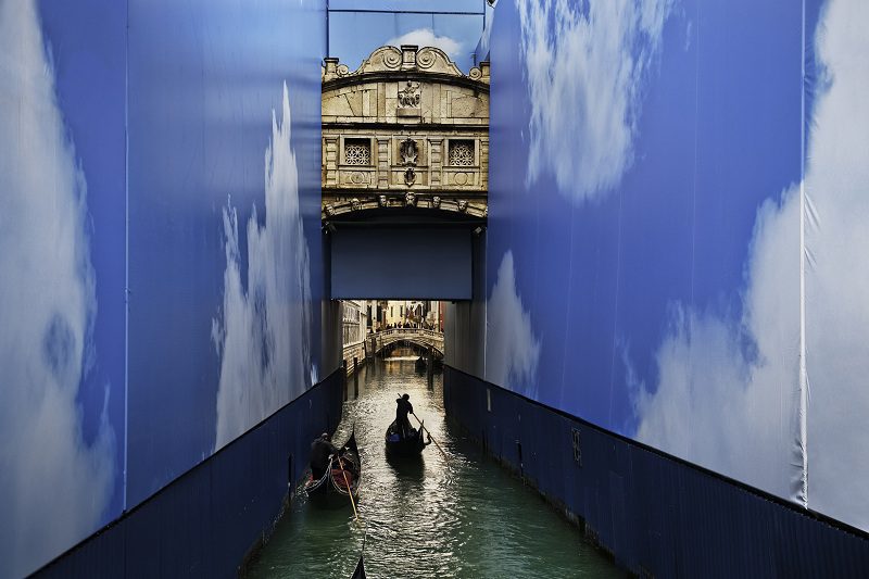 Al Palazzo della Ragione di Milano la mostra "Henri Cartier-Bresson e gli altri" 1
